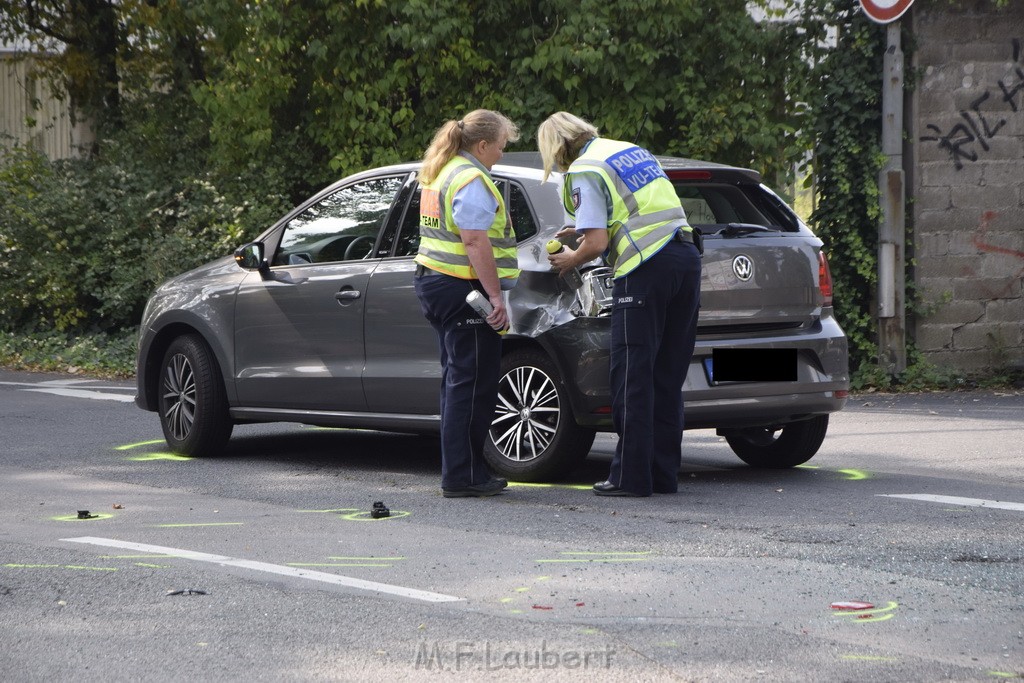 Schwerer Krad PKW Unfall Koeln Muelheim Am Springborn Cottbuserstr P078.JPG - Miklos Laubert